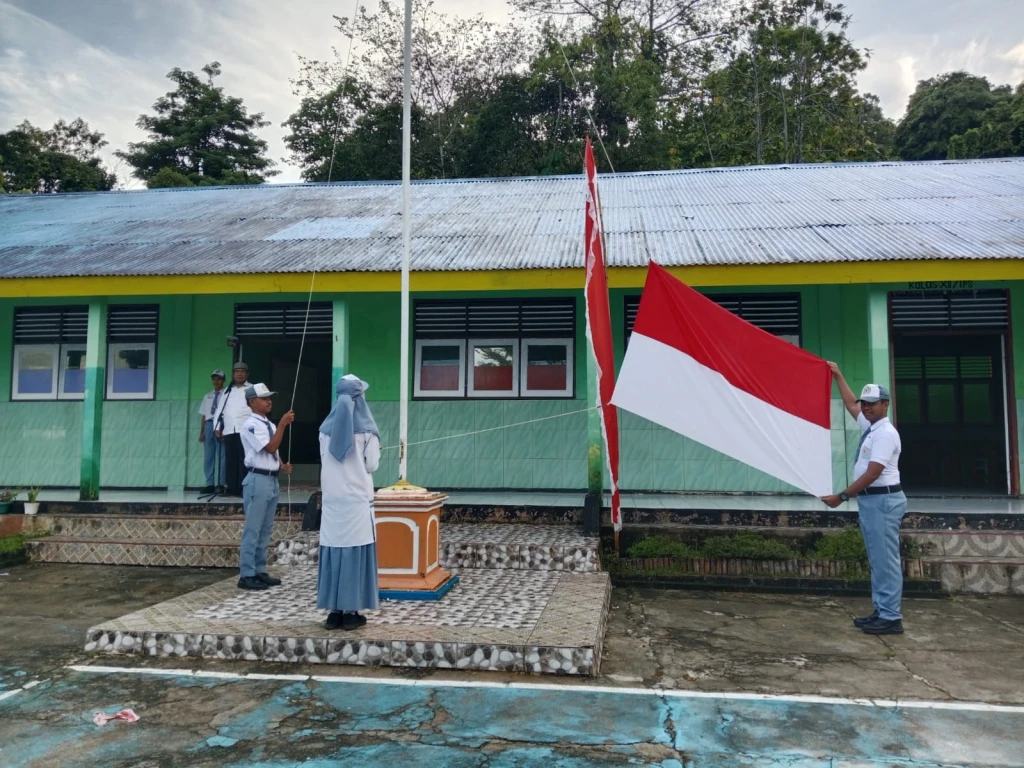 Upacara Senin Jadi Momentum Persiapan Serius Hadapi Asesmen Akhir Semester di MAN 3 Maluku Tengah