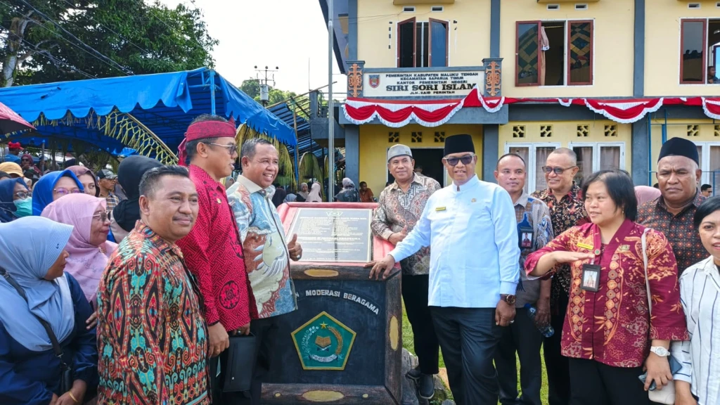 Mengukir Harmoni di Siri Sori Islam, Monumen Moderasi Beragama Diresmikan Oleh Kanwil Kemenag Maluku