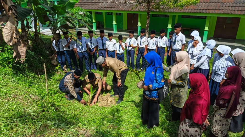 Menanam Pohon, Menanam Peradaban: MATAMUDA Tanamkan Nilai Moderasi Beragama dan Ekoteologi