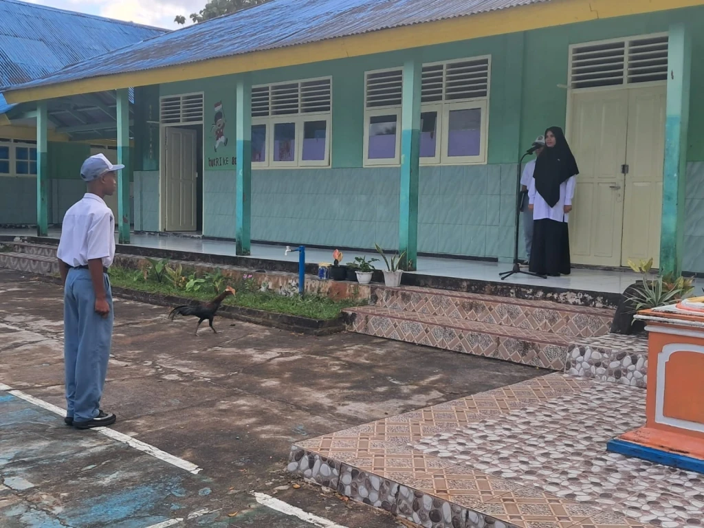 Upacara Senin MAN 3 Maluku Tengah: Meneguhkan Hormat, Menguatkan Tanggung Jawab