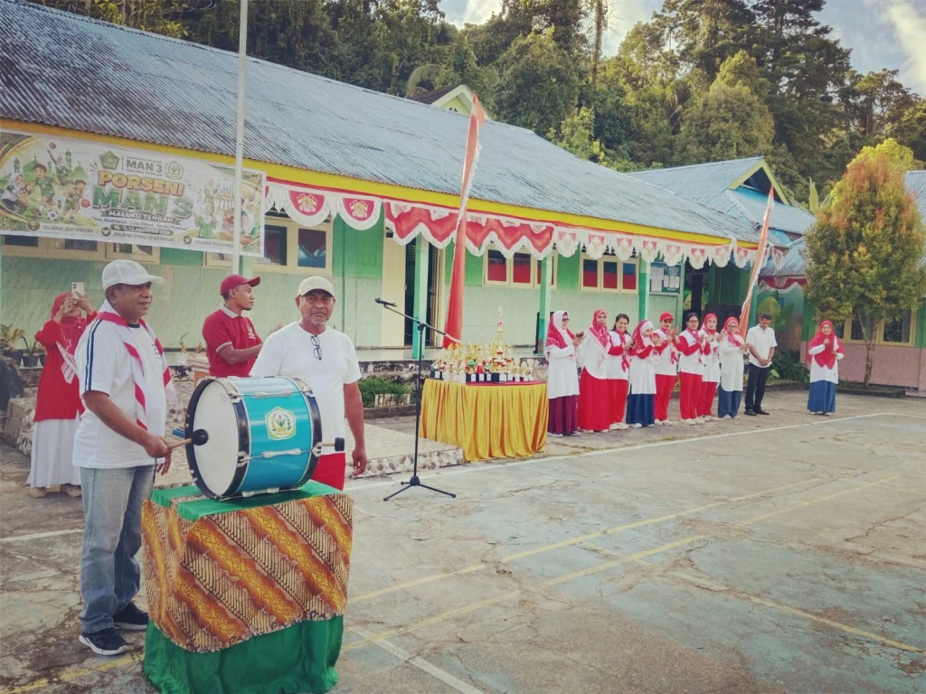 Semarak Kemerdekaan, Semarak Prestasi : PORSENI MAN 3 Maluku Tengah Resmi Dimulai